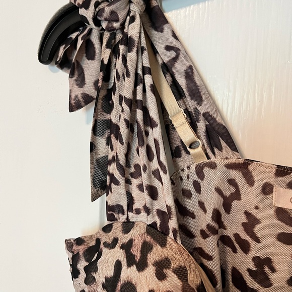 Guess top animal print tie strap size medium new - Picture 8 of 9